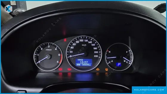 HYUNDAI STAREX VAN 5-SEATER