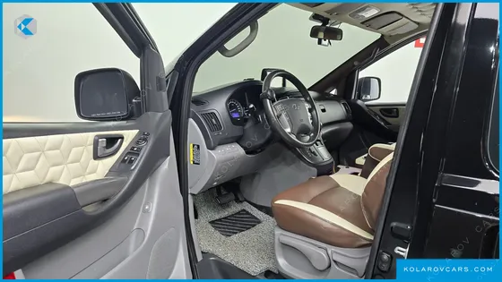 HYUNDAI STAREX VAN 5-SEATER