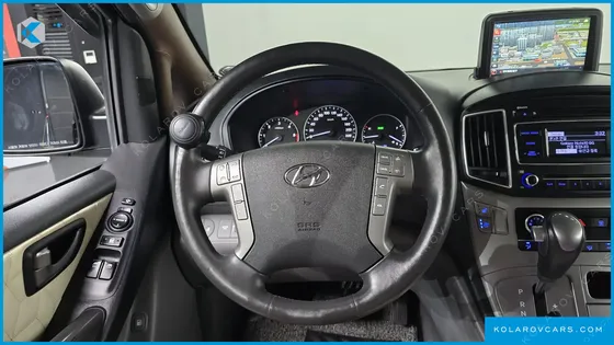 HYUNDAI STAREX VAN 5-SEATER