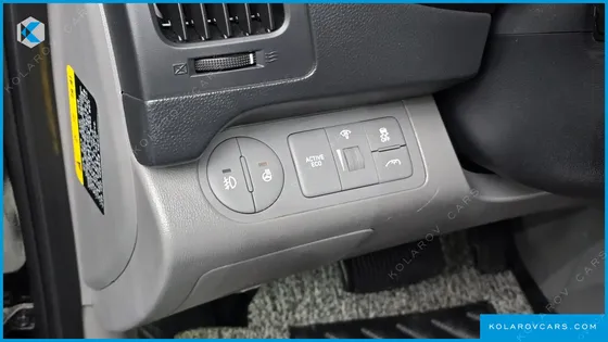 HYUNDAI STAREX VAN 5-SEATER