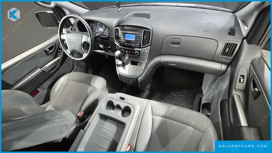 HYUNDAI STAREX VAN 3-SEATER