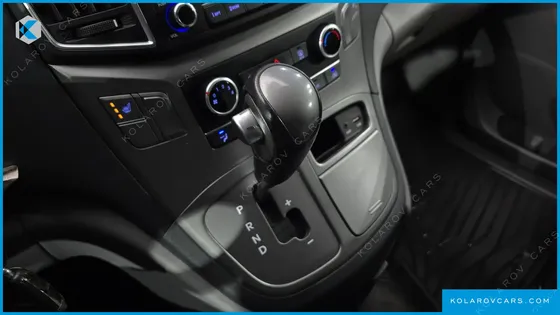 HYUNDAI STAREX VAN 3-SEATER