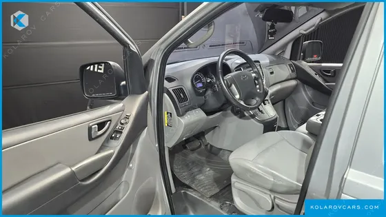 HYUNDAI STAREX VAN 3-SEATER