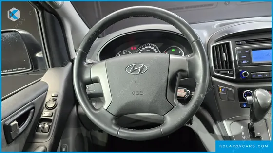 HYUNDAI STAREX VAN 3-SEATER
