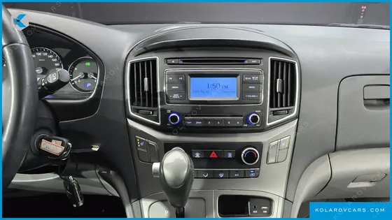 HYUNDAI STAREX VAN 3-SEATER