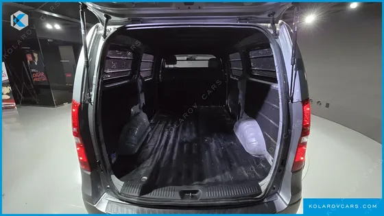 HYUNDAI STAREX VAN 3-SEATER