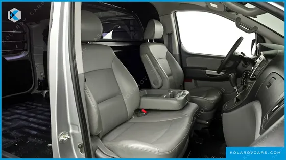 HYUNDAI STAREX VAN 3-SEATER