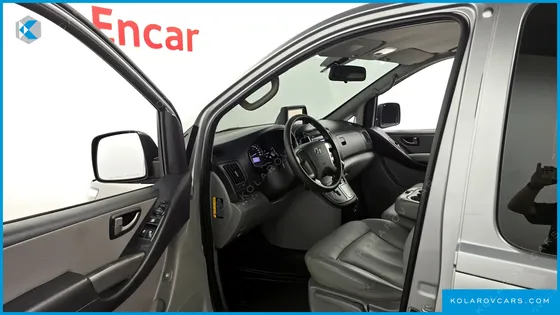 HYUNDAI STAREX VAN 3-SEATER