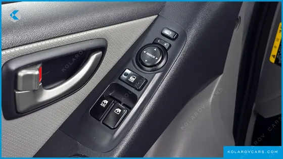 HYUNDAI STAREX VAN 3-SEATER