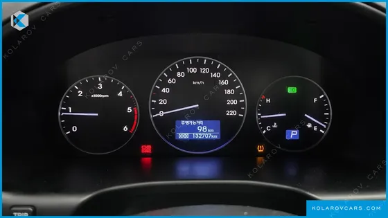 HYUNDAI STAREX VAN 3-SEATER