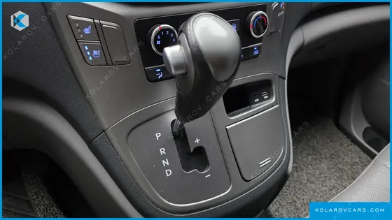 HYUNDAI STAREX VAN 3-SEATER