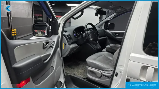 HYUNDAI STAREX VAN 3-SEATER