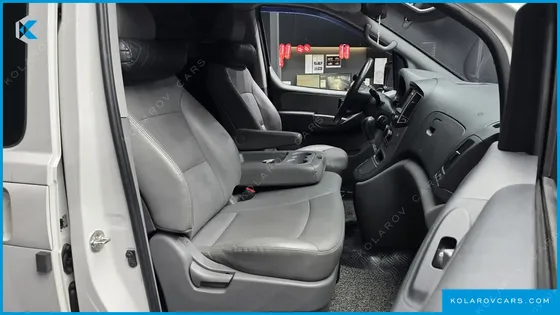 HYUNDAI STAREX VAN 3-SEATER