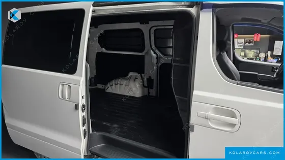 HYUNDAI STAREX VAN 3-SEATER