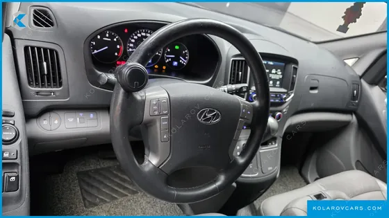 HYUNDAI STAREX VAN 3-SEATER