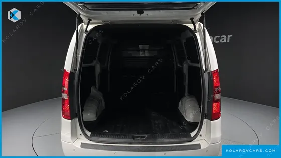HYUNDAI STAREX VAN 3-SEATER