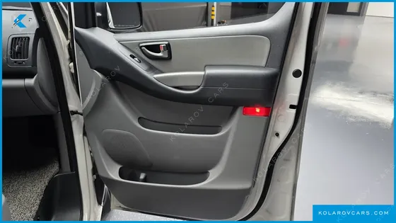 HYUNDAI STAREX VAN 3-SEATER