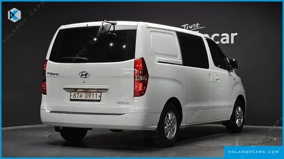 HYUNDAI STAREX VAN 5-SEATER