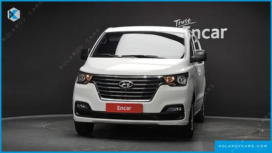 HYUNDAI STAREX VAN 5-SEATER