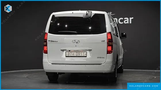 HYUNDAI STAREX VAN 5-SEATER