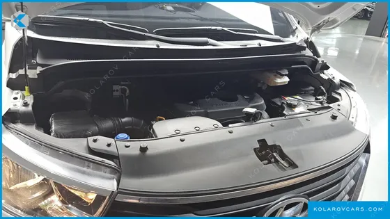 HYUNDAI STAREX VAN 5-SEATER