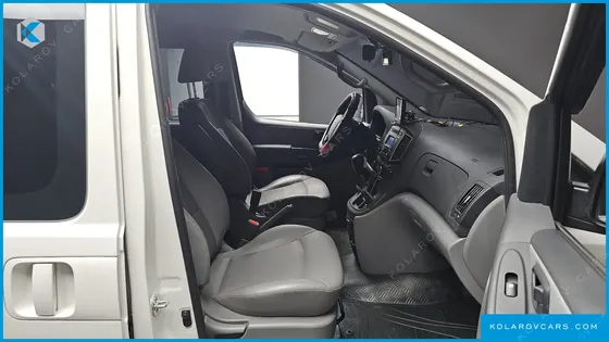 HYUNDAI STAREX VAN 5-SEATER