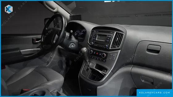 HYUNDAI STAREX VAN 3-SEATER