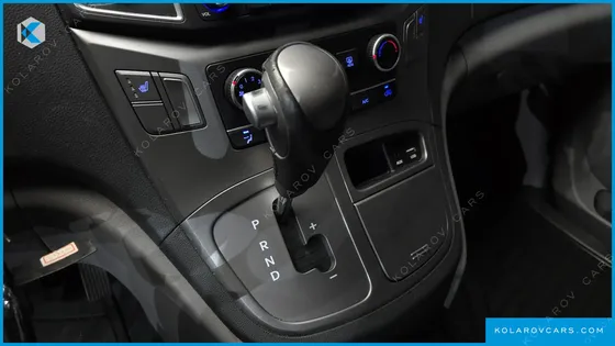 HYUNDAI STAREX VAN 3-SEATER