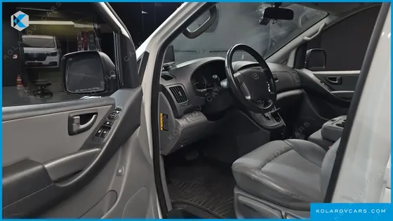 HYUNDAI STAREX VAN 3-SEATER
