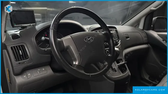HYUNDAI STAREX VAN 3-SEATER