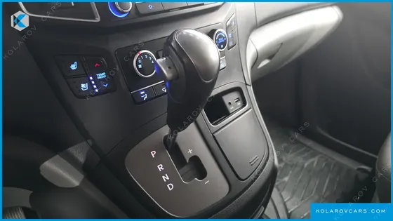 HYUNDAI STAREX WAGON 11-SEATER