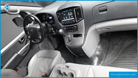 HYUNDAI STAREX VAN 3-SEATER