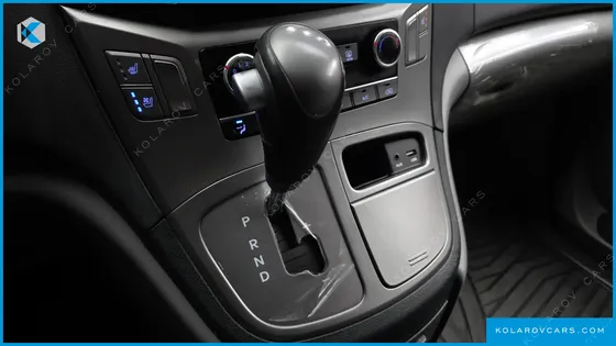 HYUNDAI STAREX VAN 3-SEATER