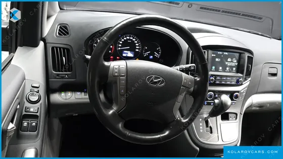 HYUNDAI STAREX VAN 3-SEATER
