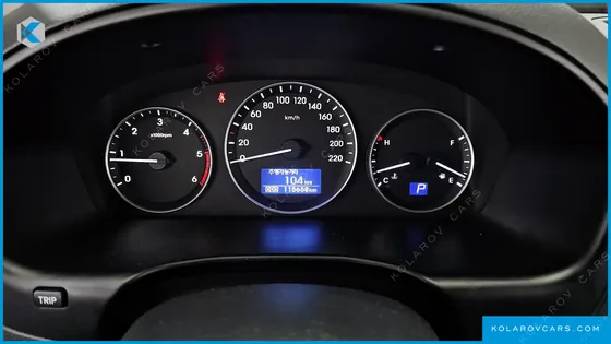 HYUNDAI STAREX VAN 5-SEATER