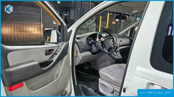 HYUNDAI STAREX VAN 5-SEATER