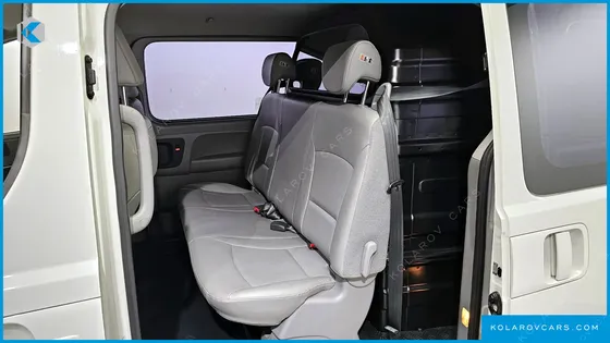 HYUNDAI STAREX VAN 5-SEATER