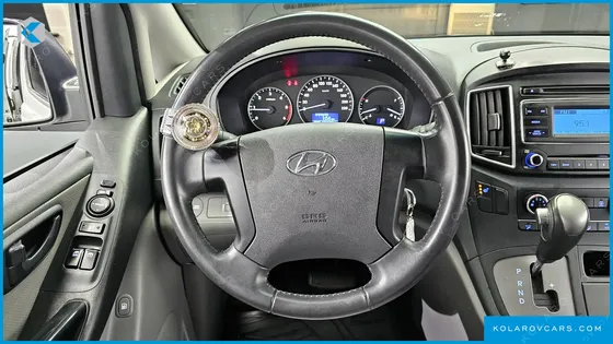 HYUNDAI STAREX VAN 5-SEATER