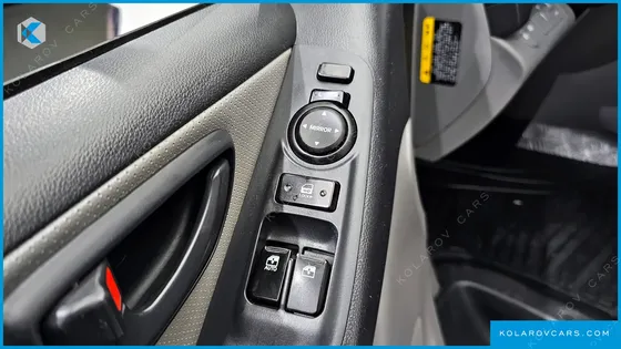 HYUNDAI STAREX VAN 5-SEATER
