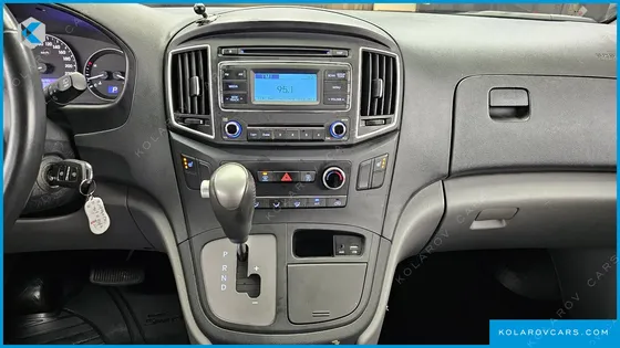 HYUNDAI STAREX VAN 5-SEATER