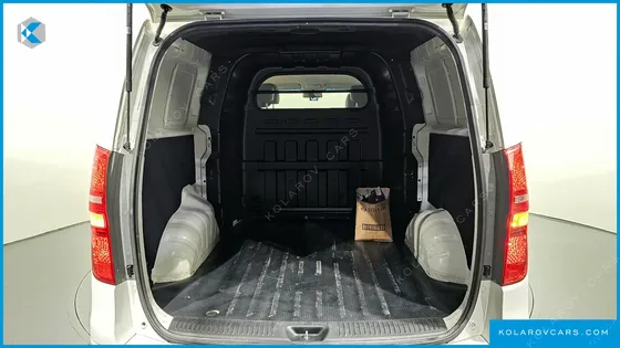 HYUNDAI STAREX VAN 5-SEATER