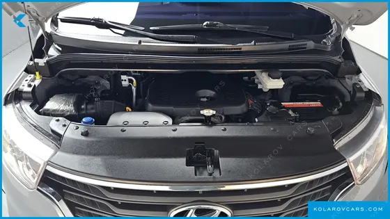 HYUNDAI STAREX VAN 5-SEATER