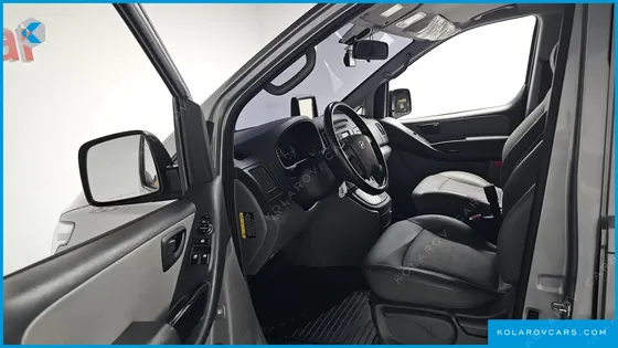 HYUNDAI STAREX VAN 5-SEATER