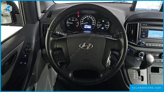 HYUNDAI STAREX VAN 5-SEATER