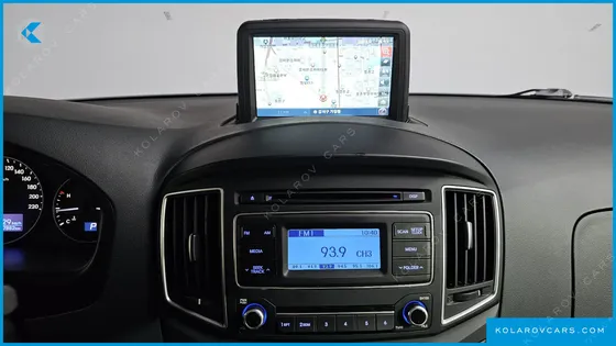 HYUNDAI STAREX VAN 5-SEATER