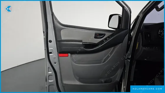 HYUNDAI STAREX VAN 5-SEATER