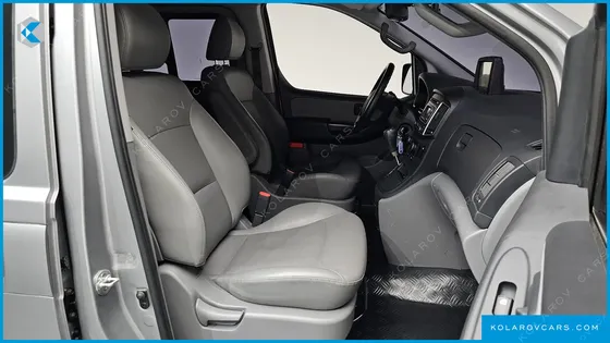 HYUNDAI STAREX VAN 5-SEATER