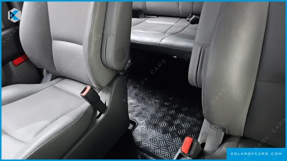 HYUNDAI STAREX VAN 5-SEATER