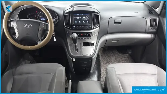 HYUNDAI STAREX VAN 5-SEATER