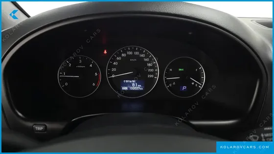 HYUNDAI STAREX VAN 5-SEATER